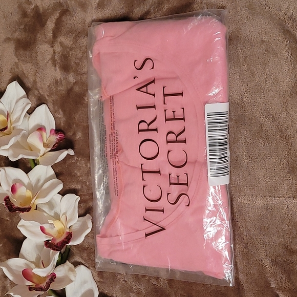 PINK Victoria's Secret Tops - PINK Victoria's Secret Crop Tee